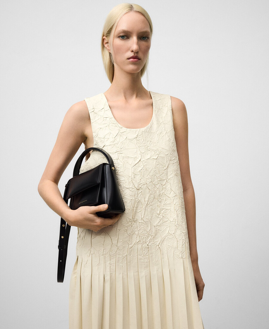 damenkleid aus ledernicht-leder mit falten