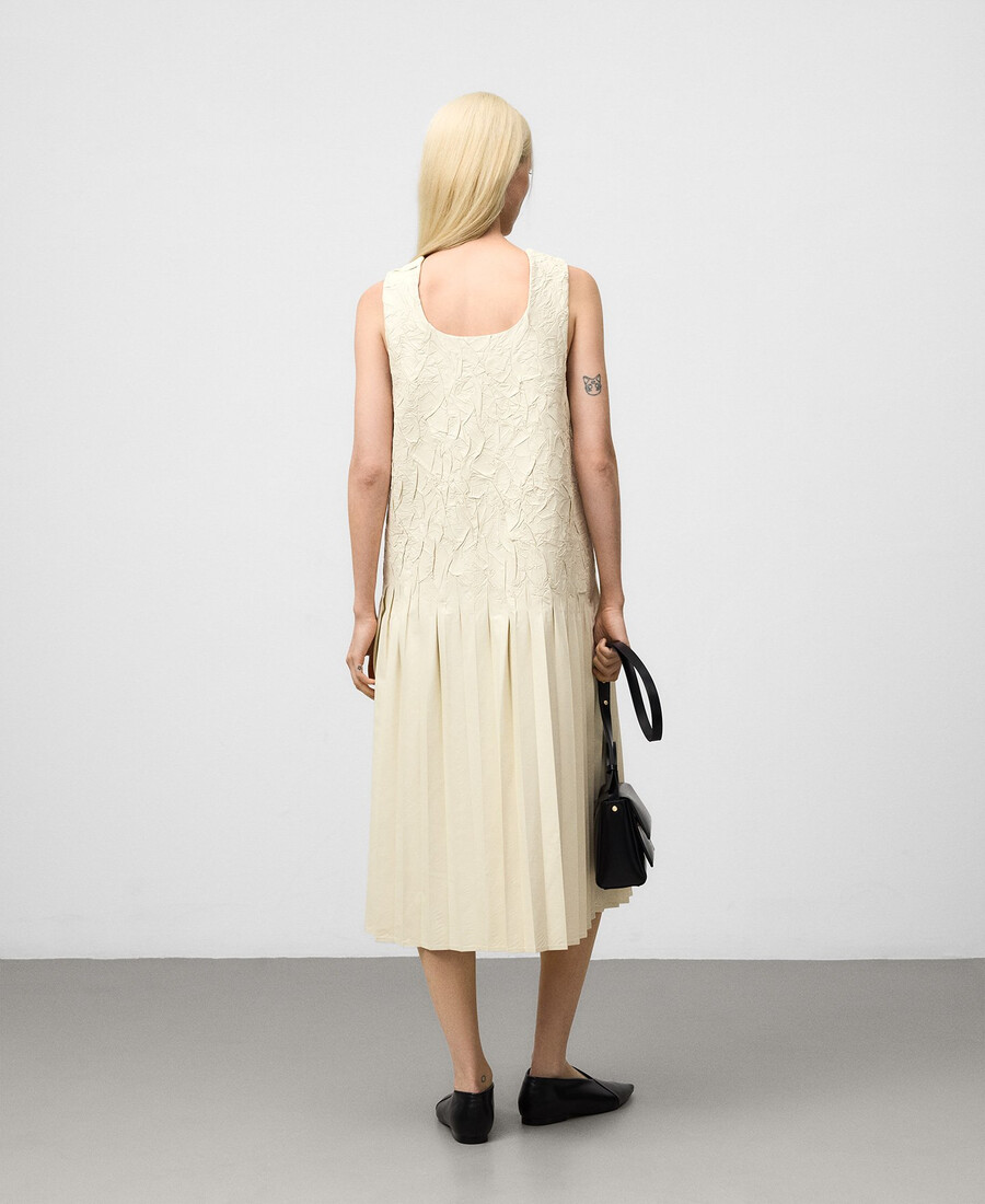 damenkleid aus ledernicht-leder mit falten