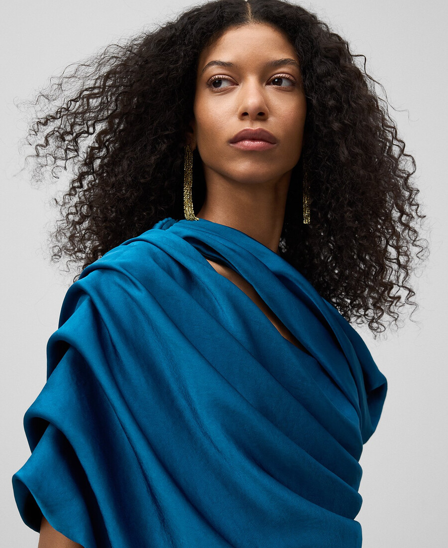 langes drapiertes kleid