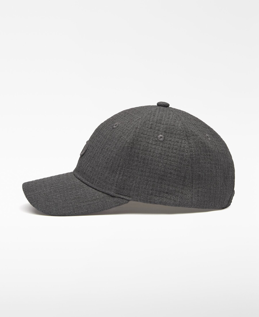 damenkappe mit besticktem logo