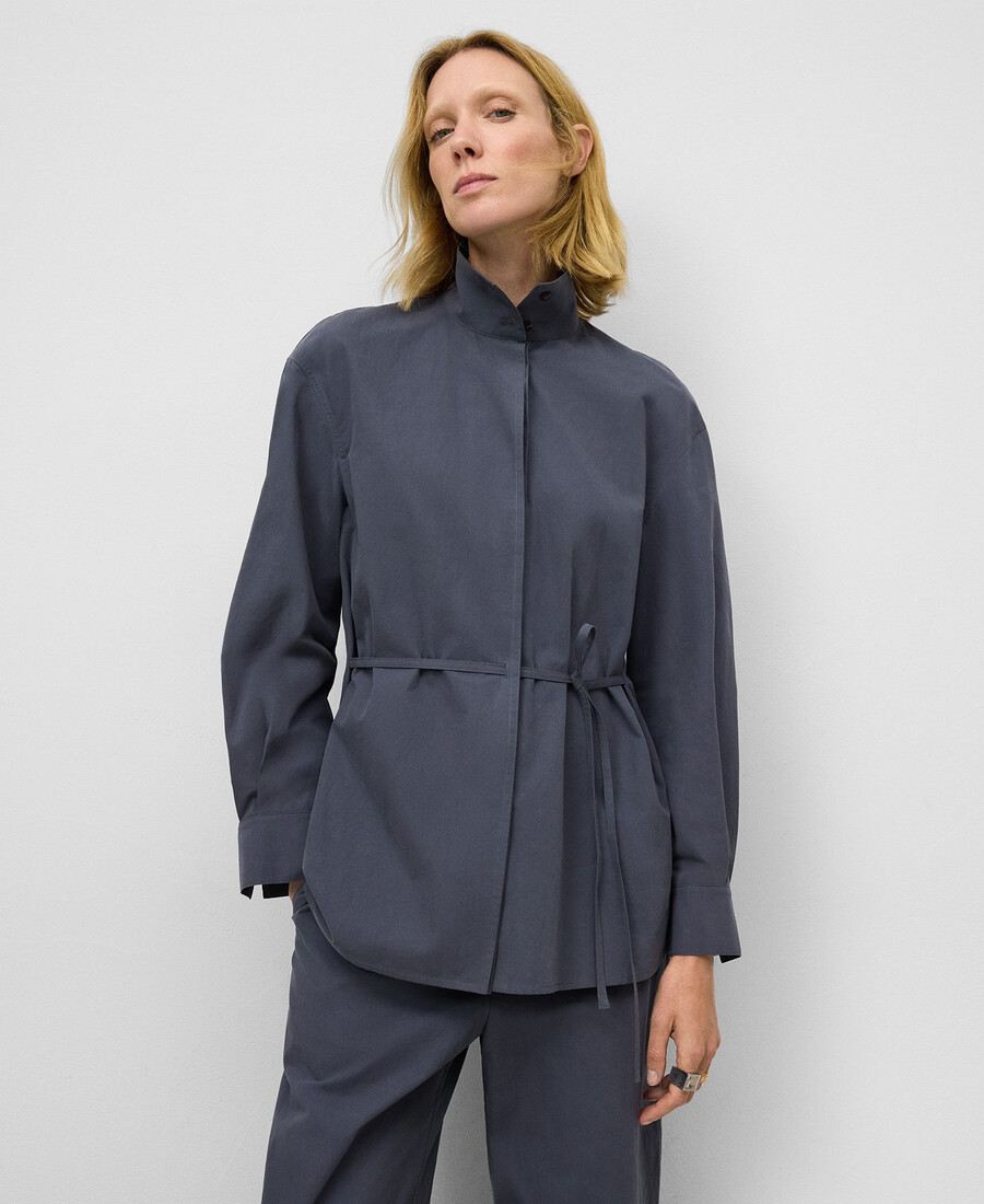 damenbluse mit stehkragen und gürtel