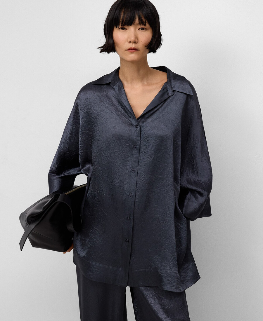 oversize-hemd aus crinkle-satin für damen