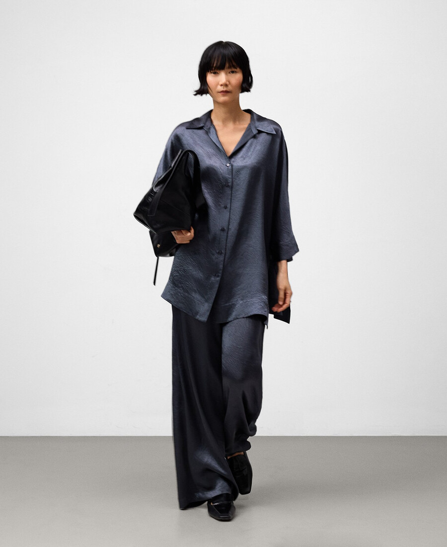oversize-hemd aus crinkle-satin für damen