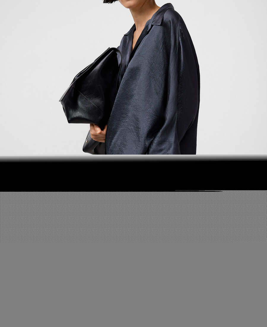 oversize-hemd aus crinkle-satin für damen