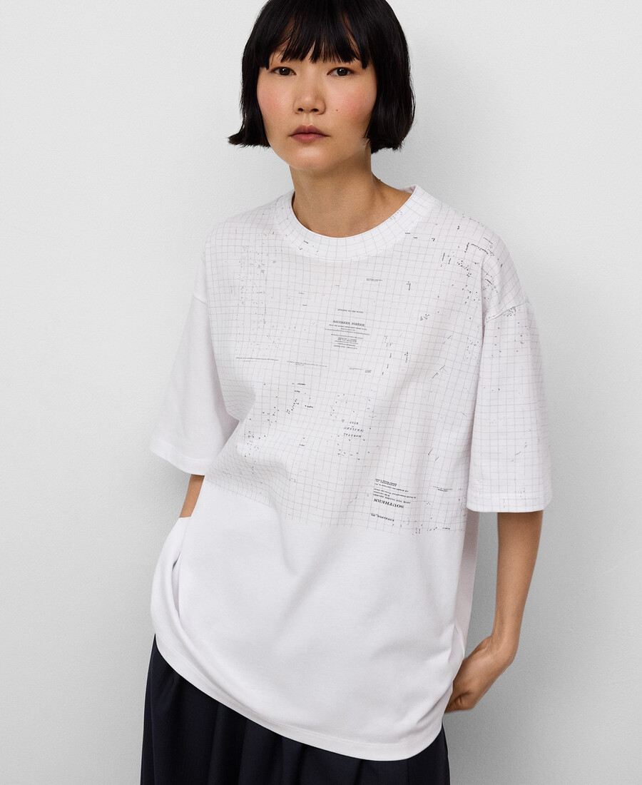 damen-t-shirt aus bio-baumwolle mit landkartenprint