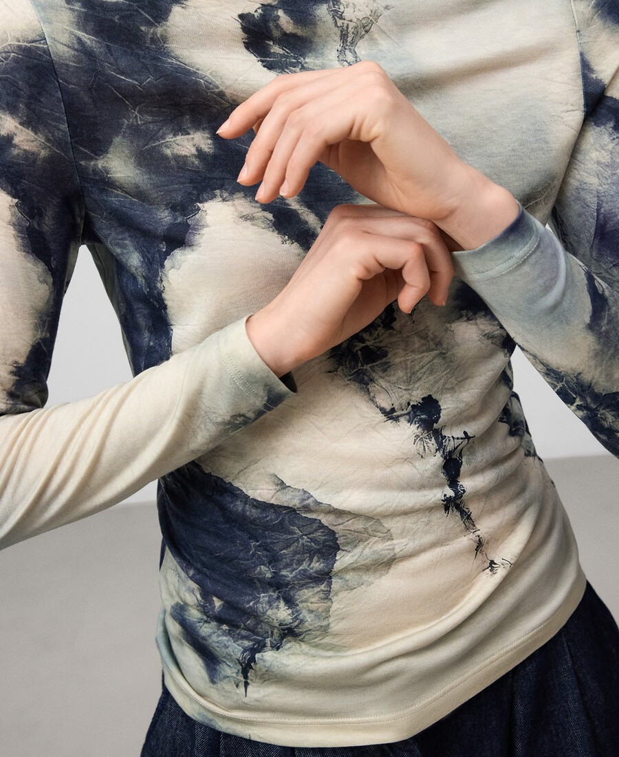 damen-t-shirt mit stehkragen und aufdruck