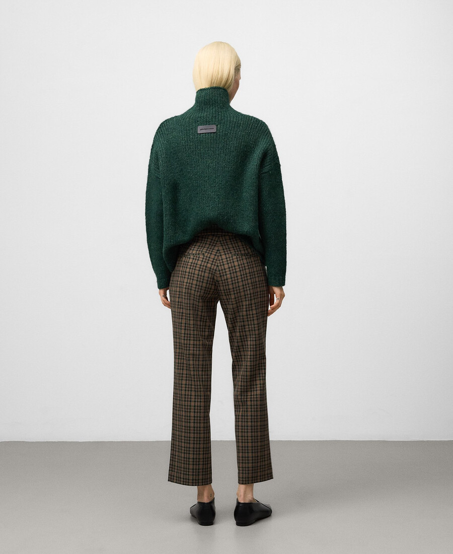 schmal geschnittene karierte hose für damen