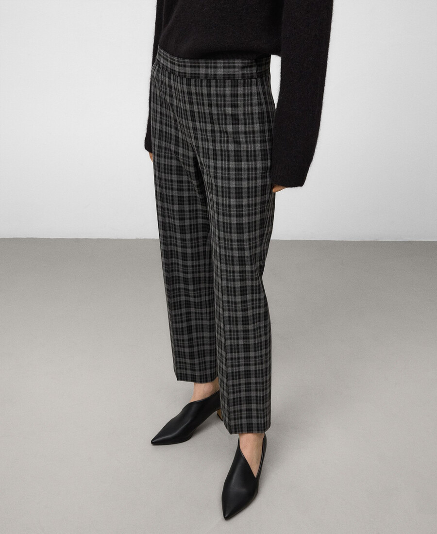 schmal geschnittene karierte hose für damen