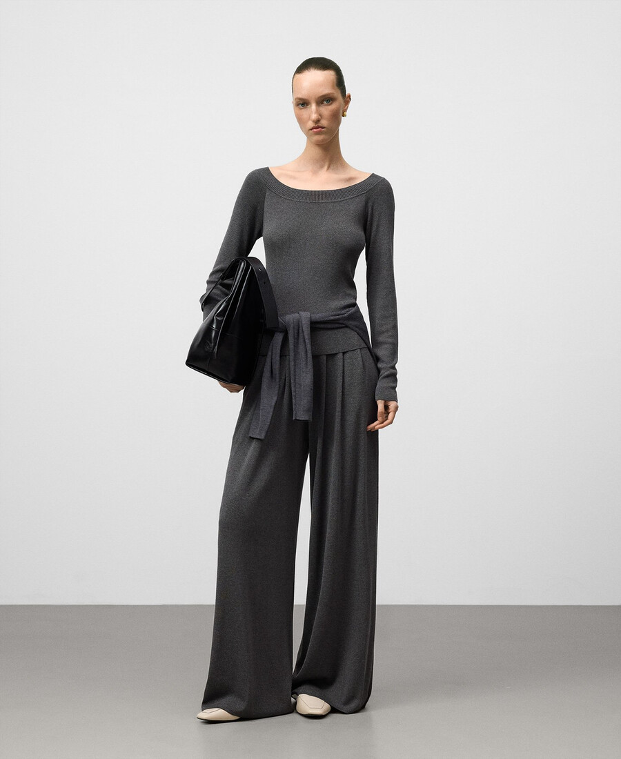 damenhose aus metallisch schimmerndem strick mit weitem bein