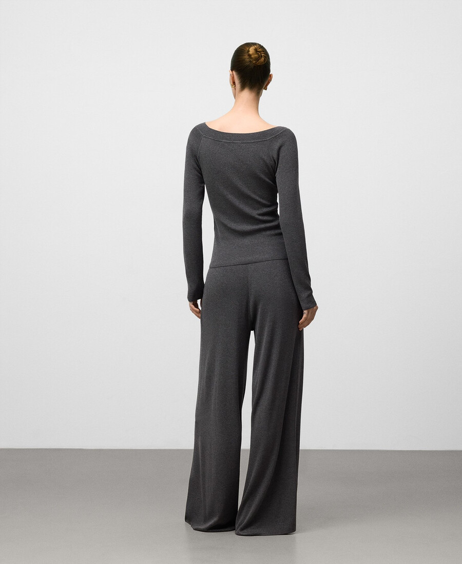 damenhose aus metallisch schimmerndem strick mit weitem bein