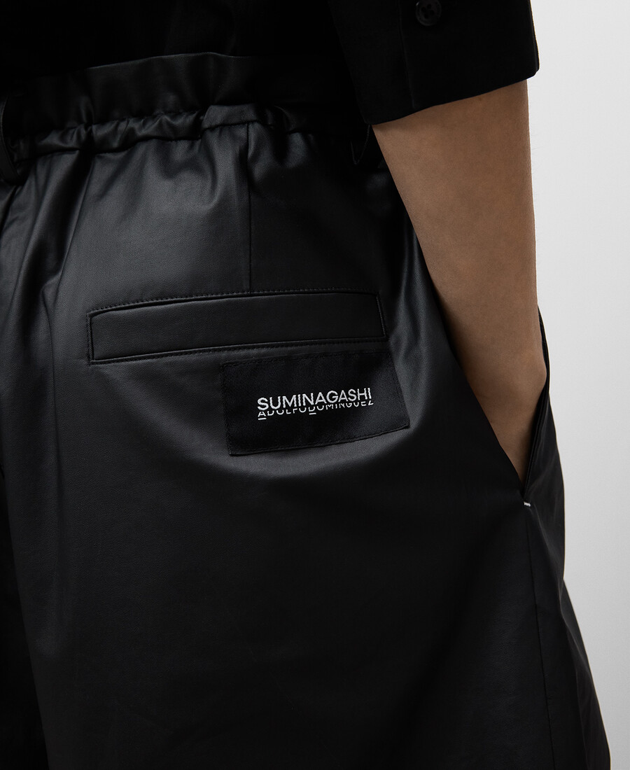 schwarze bermuda-shorts für herren mit lockerer passform