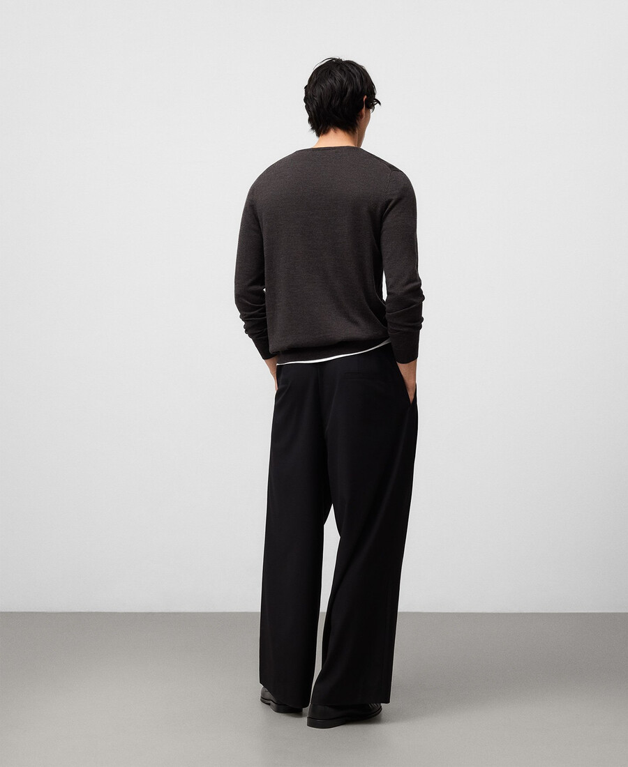 herrenpullover aus merinowolle mit v-ausschnitt
