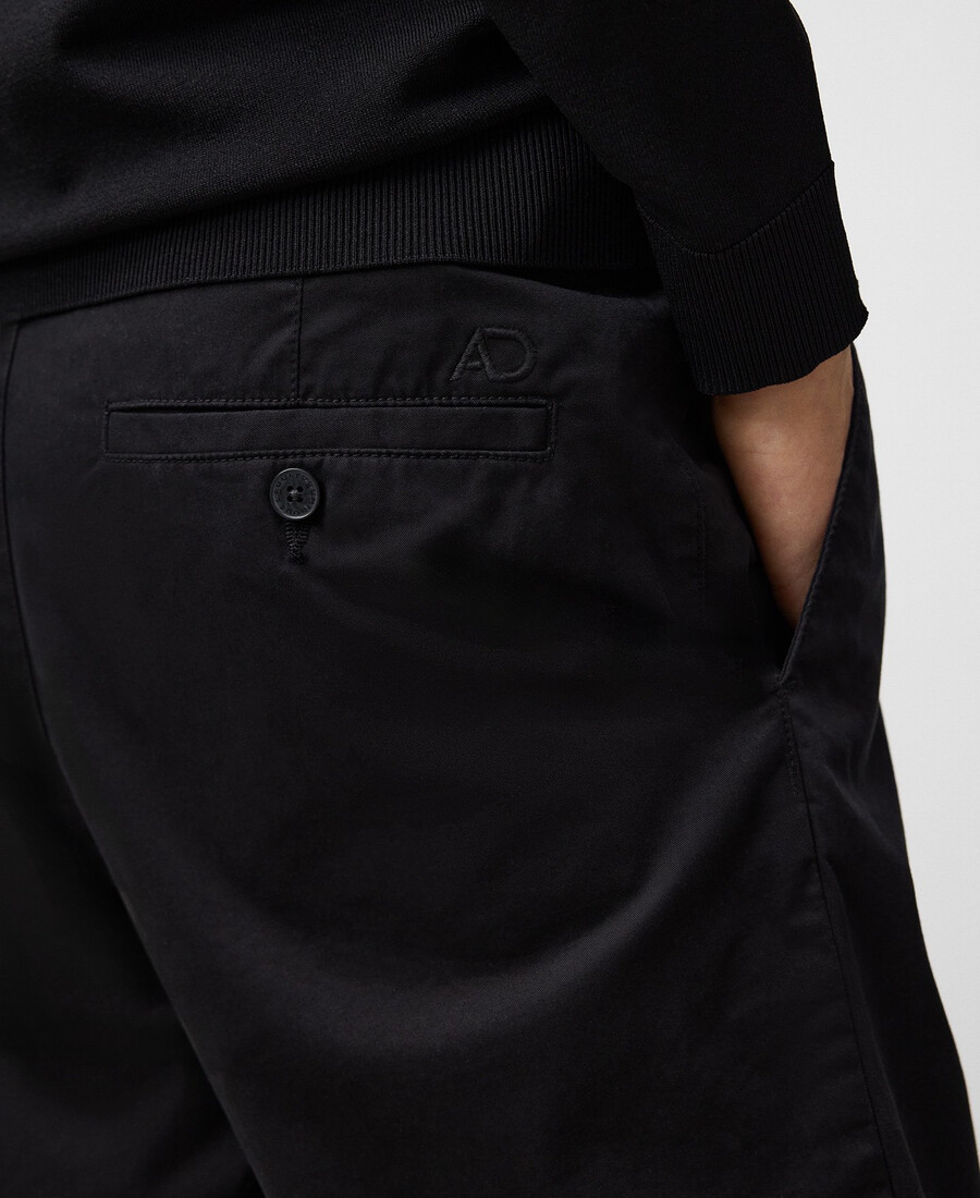 schmal geschnittene chino-hose für herren